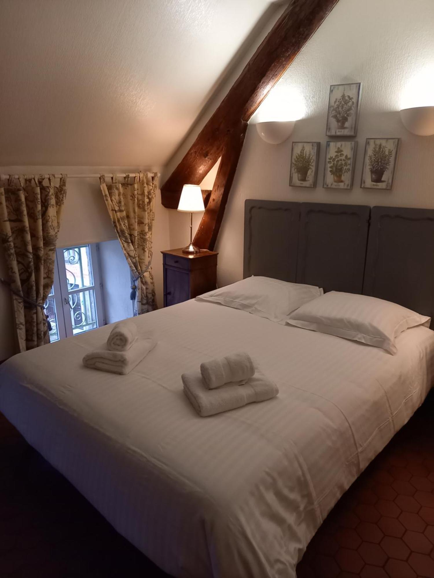 Hotel De La Halle Nolay  Zewnętrze zdjęcie