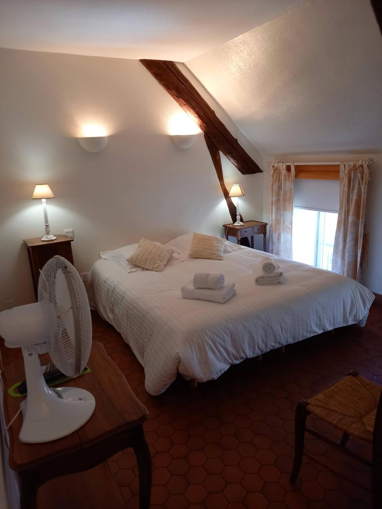 Hotel De La Halle Nolay  Pokój zdjęcie