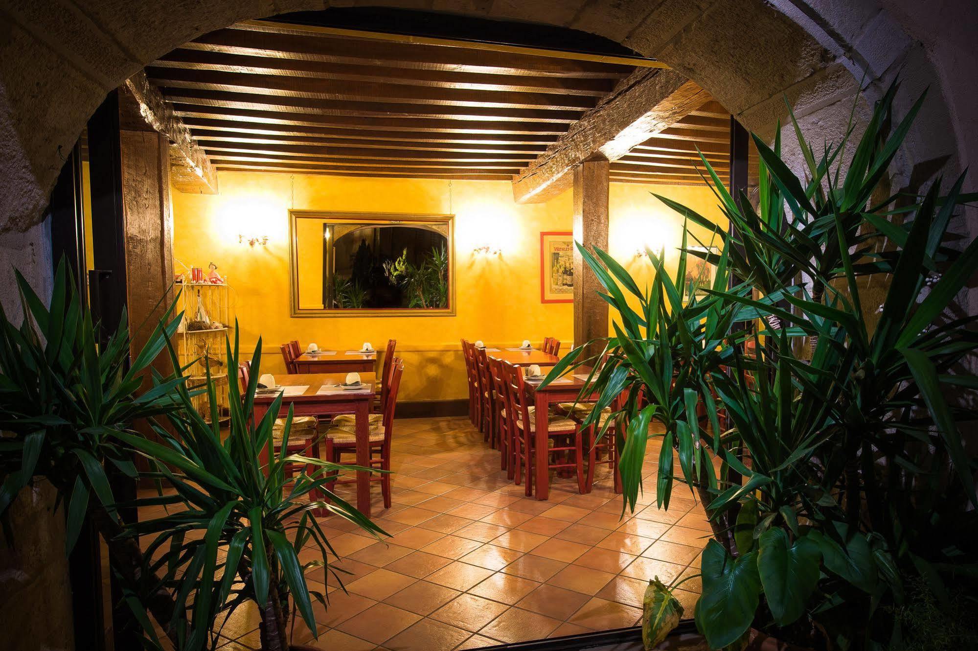 Hotel De La Halle Nolay  Zewnętrze zdjęcie